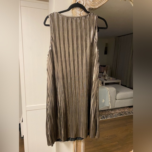 RW&CO metallic party dress! Size M - Picture 2 of 4